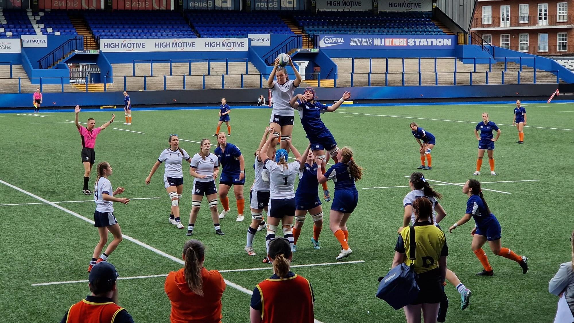Nieuwedieper Amber Viskil verliest nipt met rugbysters Nederland onder 18