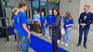 Leerlingen Wiringherlant in gesprek met Europarlementariër Anja Haga