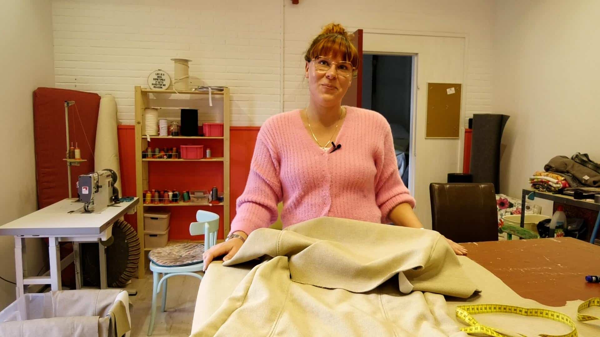 Aubrey en haar roze werkplaats schitteren in fotoboek (Video)