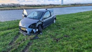 Auto bijna te water