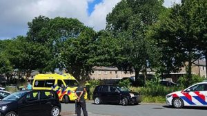 Auto en scooter in botsing