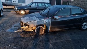 Auto in brand in Den Helder