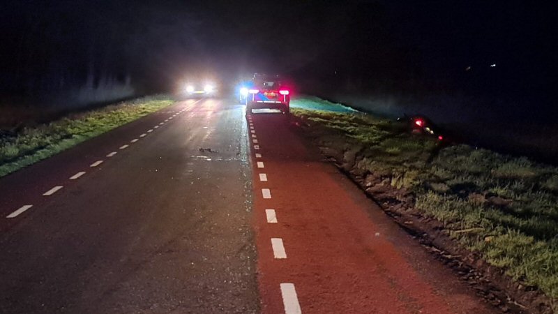 Auto in sloot in Middenmeer