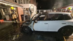 Auto in brand in ’t Veld