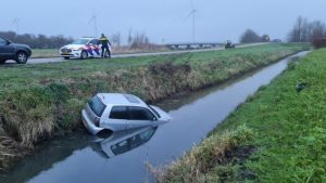 Auto aangetroffen in sloot Slootdorp