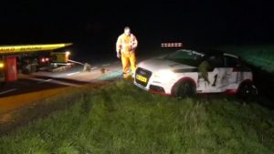 Auto in sloot Wieringerwerf