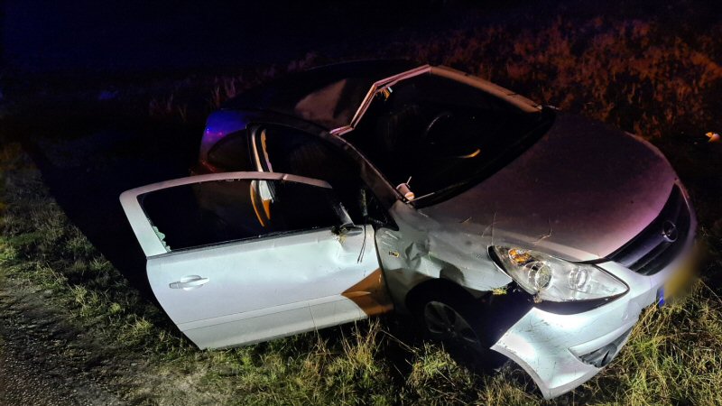 Auto over de kop Zanddijk Den Helder
