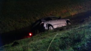 Auto rijdt van dijk, bestuurder spoorloos