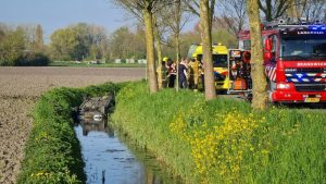 Auto te water, bestuurder spoorloos