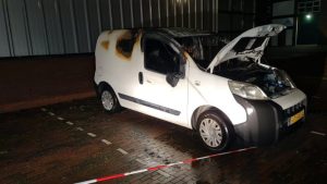 Autobrand aan Het Arsenaal in Den Helder
