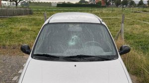 Meerdere auto’s vernield in ’t Veld, getuigen gezocht
