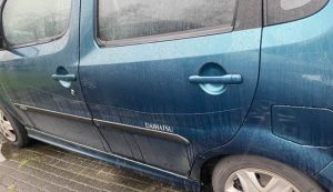 Veel auto’s bekrast in Warmenhuizen