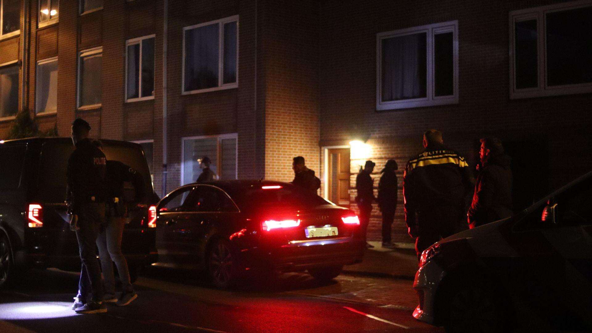 Arrestatieteam in actie op Kanaalweg Den Helder