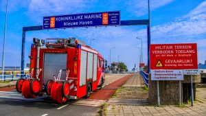 Brand aan boord marineschip in Helderse haven (update)