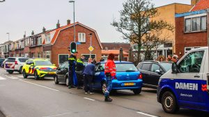 Zwangere vrouw gewond naar ziekenhuis na aanrijding in Den Helder
