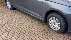 Banden lek gestoken, getuigen gezocht