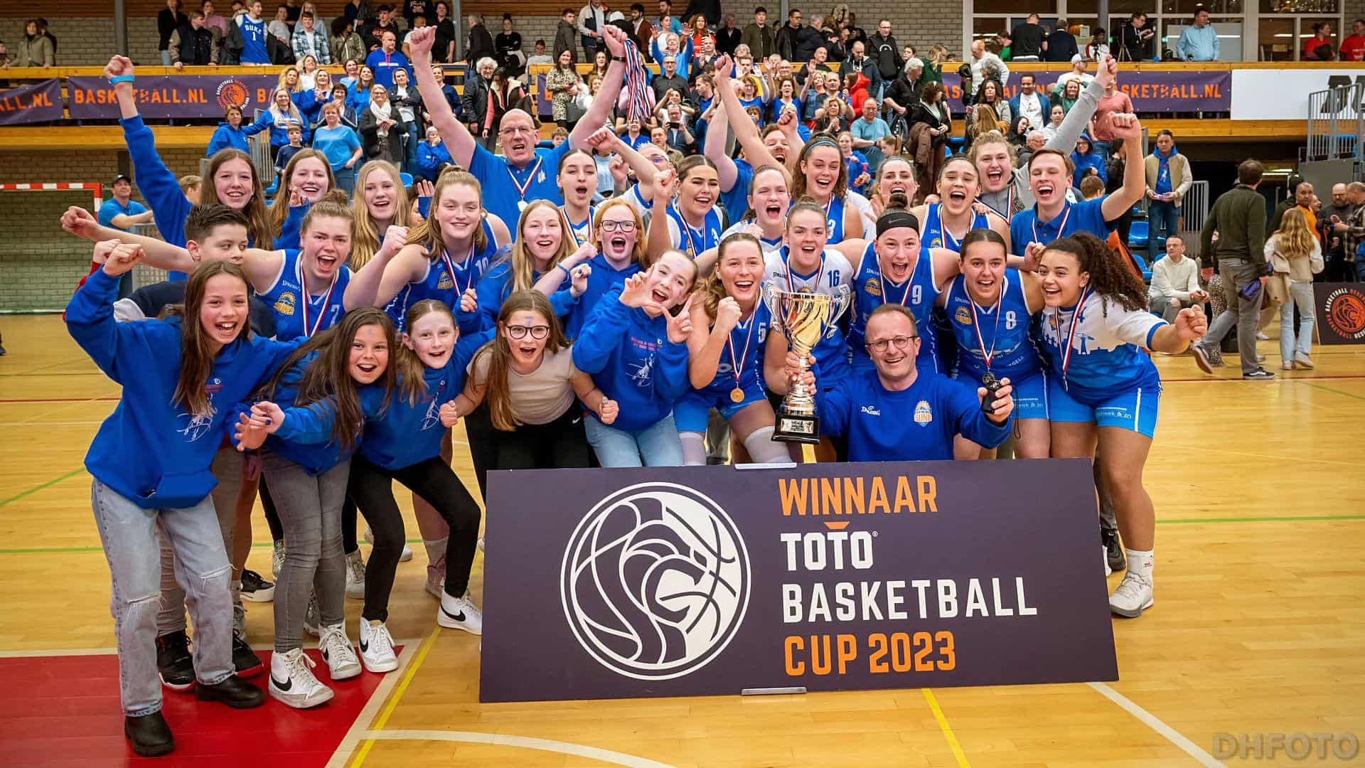 Eerste prijs is binnen; Den Helder Suns Dames winnen de beker