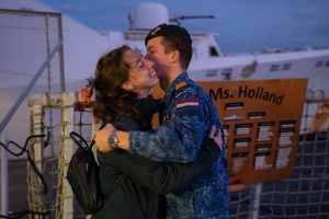 Zr.Ms. Holland na vier maanden terug uit Caribisch gebied