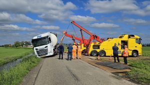 Vrachtwagen pas laat geborgen