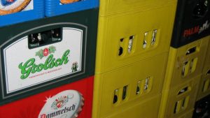 Jongeman steelt lege kratten in ‘t Veld