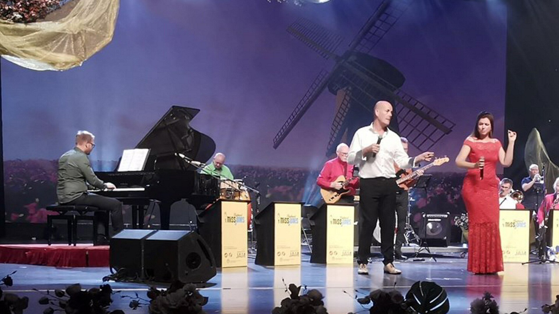 Bigband Miss Jones betovert Scagon De Luxe