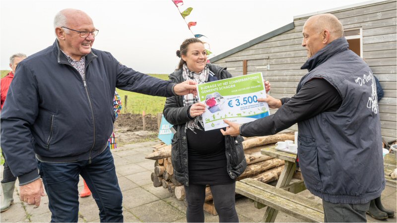 Zonneparkfonds bijdrage vergroent IJsclub 