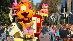 Video: Bouw praalwagens voor de Bloemencorso