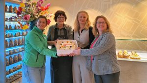 Taart voor deelnemer Bloemendagen