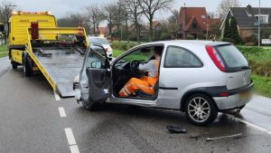 Twee auto’s op elkaar in Anna Paulowna