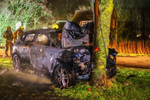 Automobilist richt ravage in Julianadorp en rijdt eigen voertuig in brand (update 2)