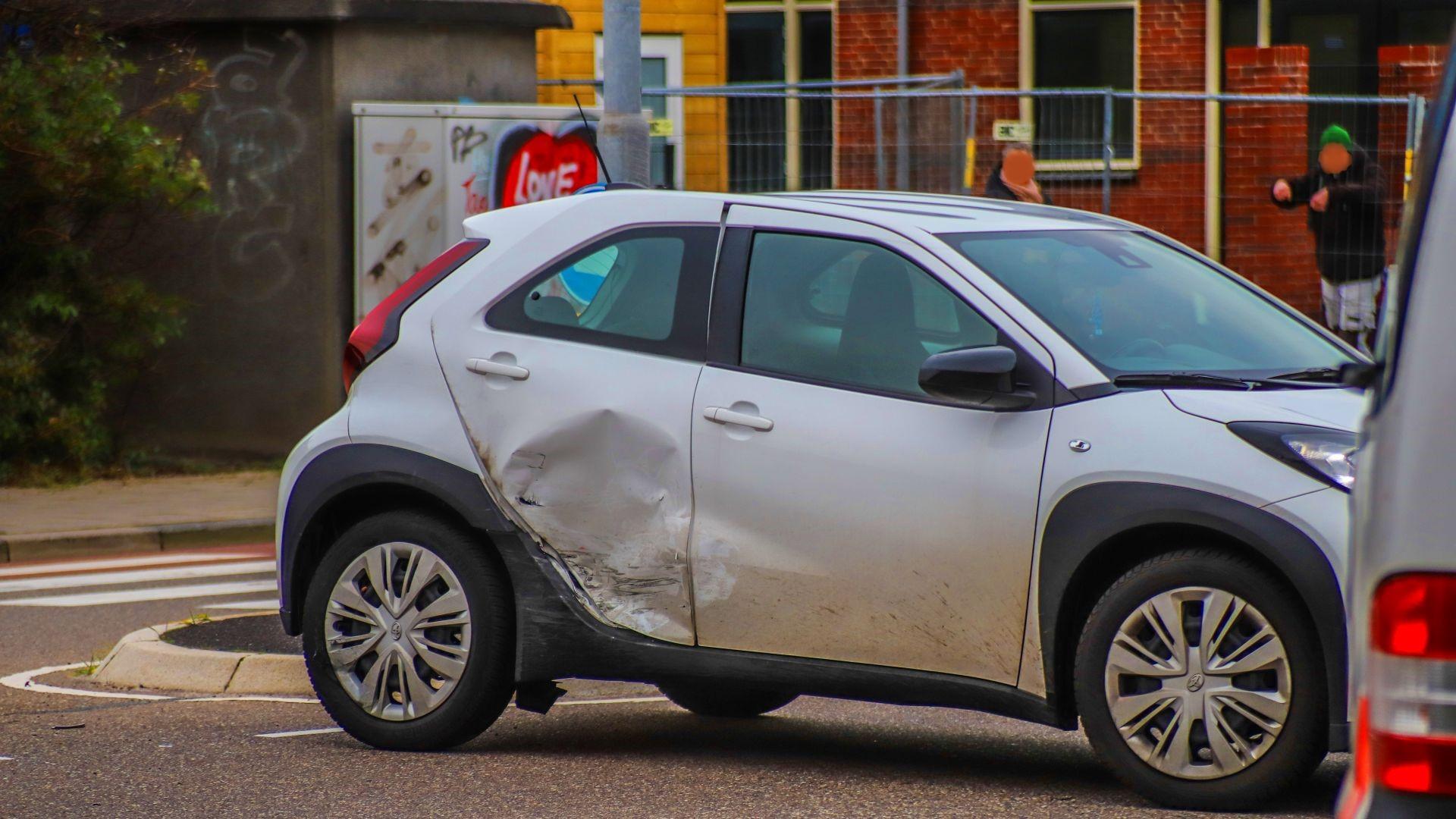 Materiële schade na aanrijding op Ruyghweg in Den Helder