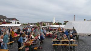 Italiaanse sferen op braderie in Petten