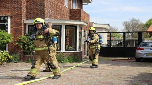 Bewoner lichtgewond bij brand in Den Helder