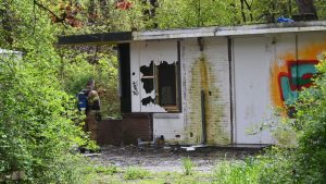 Brand op terrein voormalig vogelasiel Den Helder