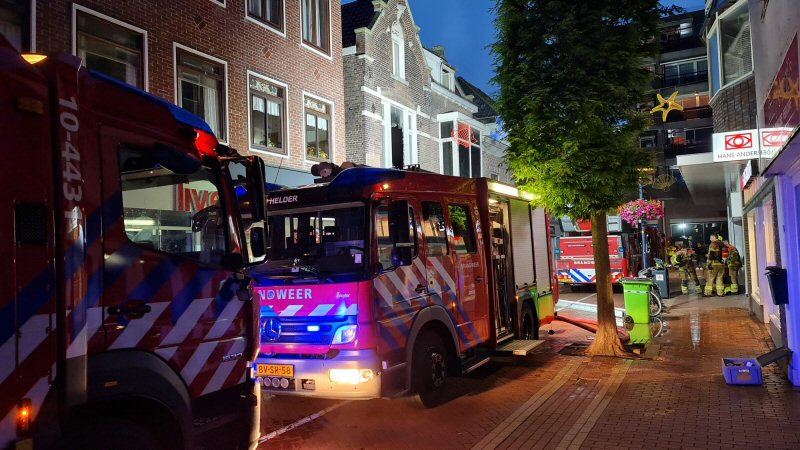 Grote brand in bovenwoning in Den Helder