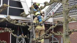 Brand aan de Dorpsstraat in Warmenhuizen