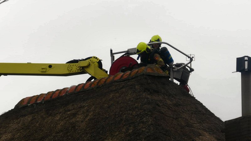 Brand in schoorsteen van stolpboerderij