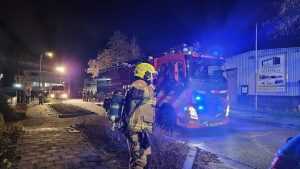 Veel hulpdiensten naar grote brand Witte Paal