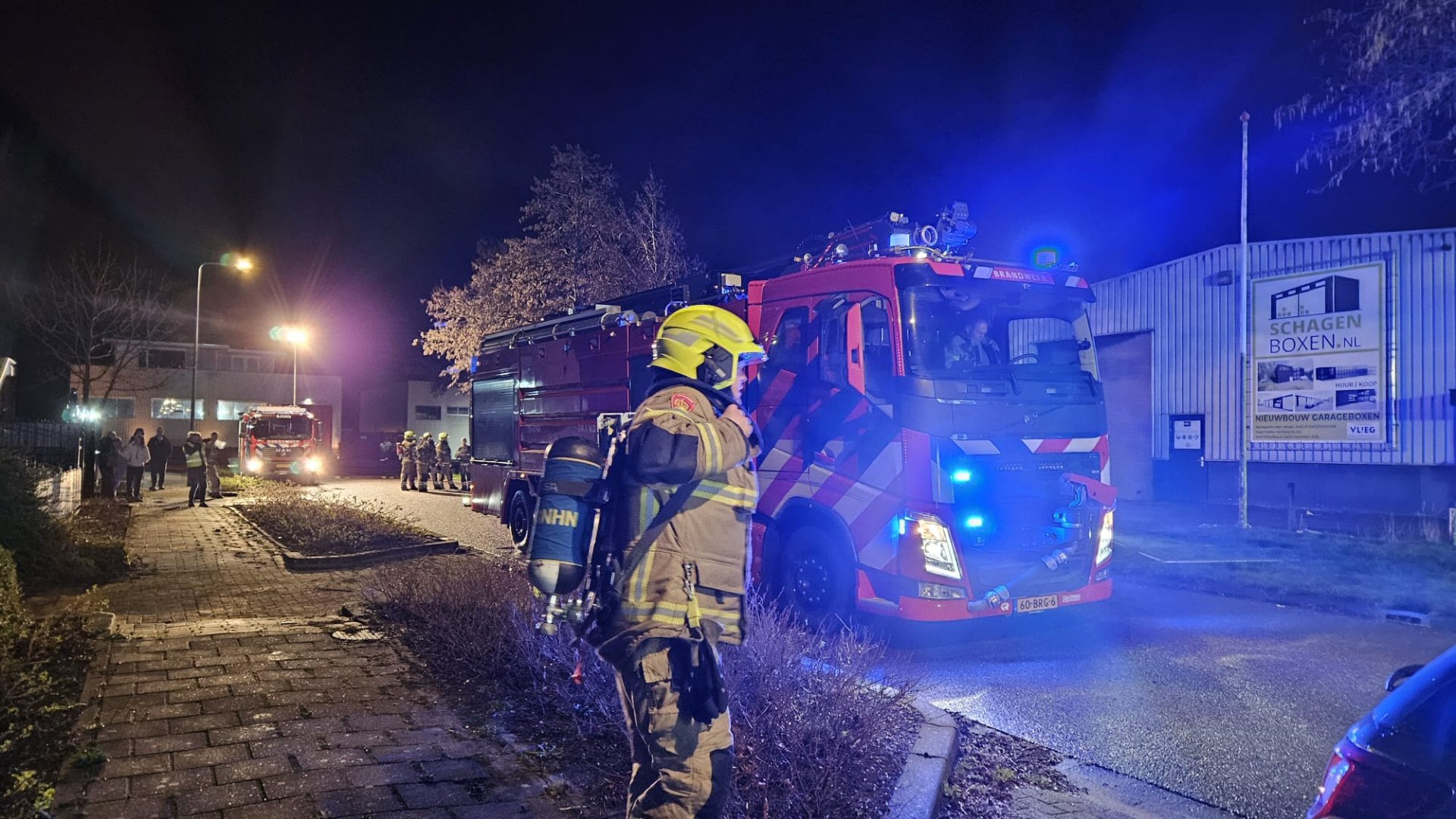 Veel hulpdiensten naar grote brand Witte Paal