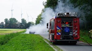 Auto in brand op Waardweg in Slootdorp