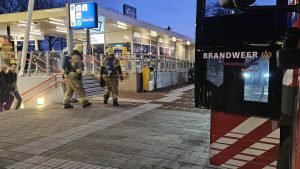Twee afvalbakken in brand op station Schagen