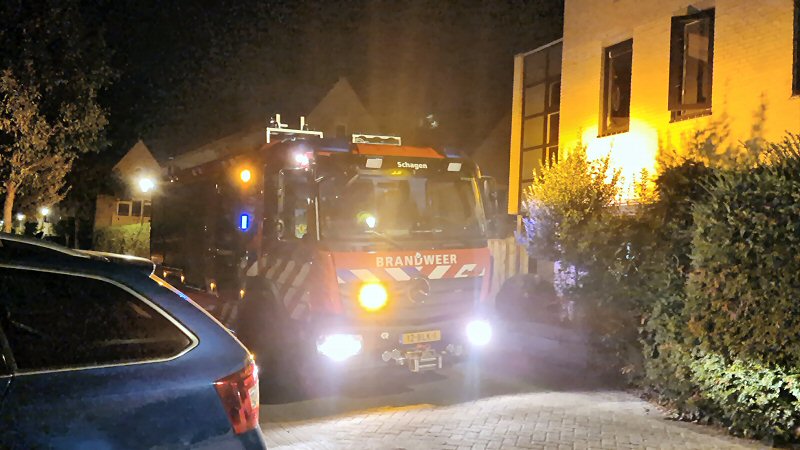 Brand in achtertuin woning in Schagen