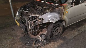 Brandende auto in Den Helder tijdig ontdekt
