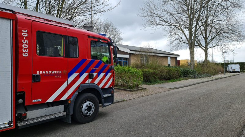 Brandweer bevrijdt kindje