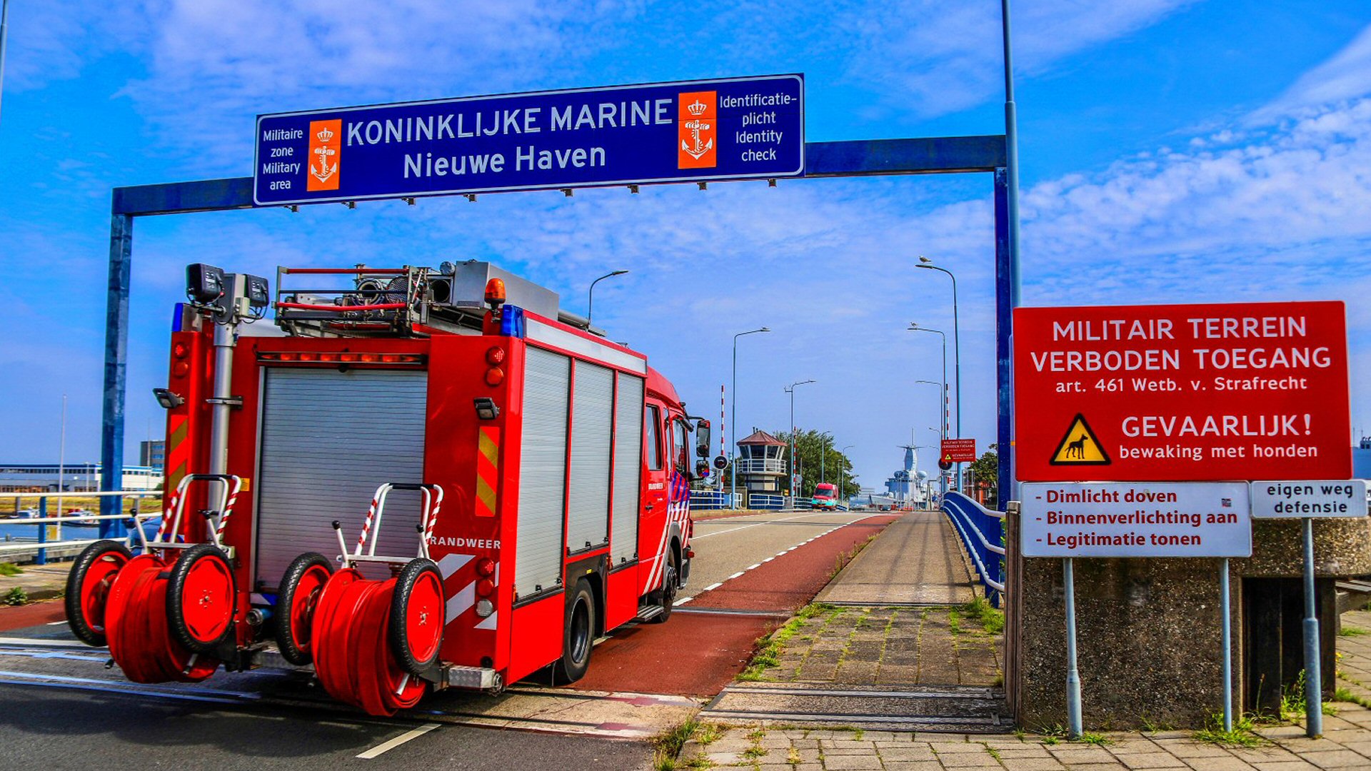 Brand aan boord marineschip in Helderse haven