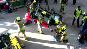 Video: Volop belangstelling bij brandweerwedstrijden op de Oeverse haven