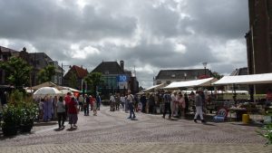 Brocante markt rond de grote kerk in Schagen