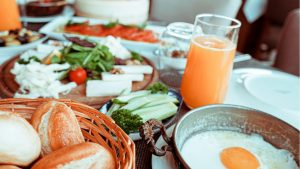 Vrijwilligers gezocht voor maandelijkse brunch