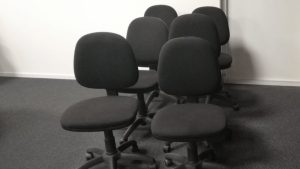 De Factorie op zoek naar drie bureaustoelen
