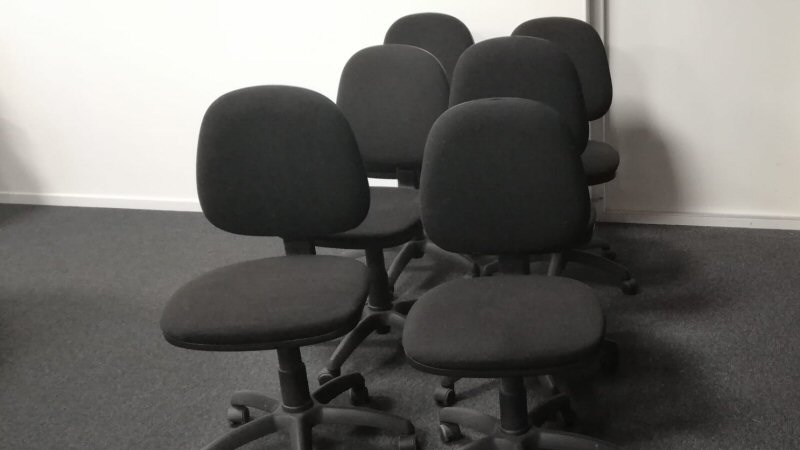 De Factorie op zoek naar drie bureaustoelen